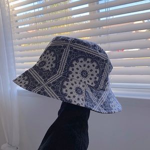 Bandanna print bucket hat
